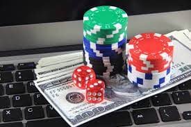 Antarmuka Live Baccarat di aplikasi slot zeus menampilkan meja kartu dengan dealer langsung dan statistik real-time